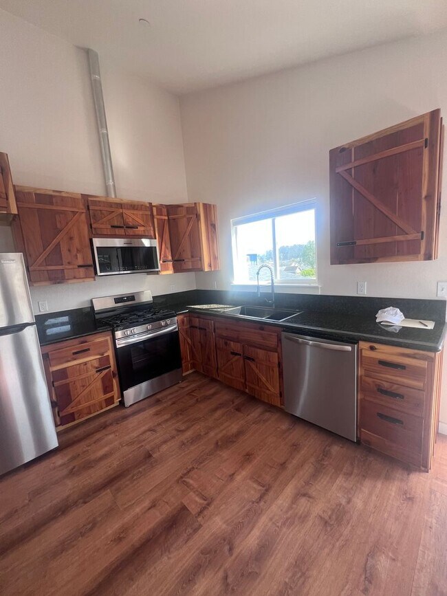 Building Photo - 2 Bedroom 1 bath house with extra large double car garage and extra storage space!
