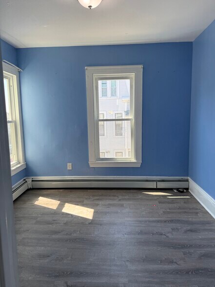 Building Photo - 11 10th Ave