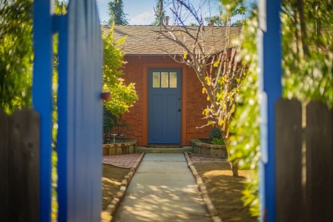 Building Photo - Prime Ojai Location!