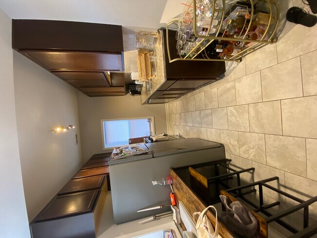 Building Photo - 650 W Arlington Pl