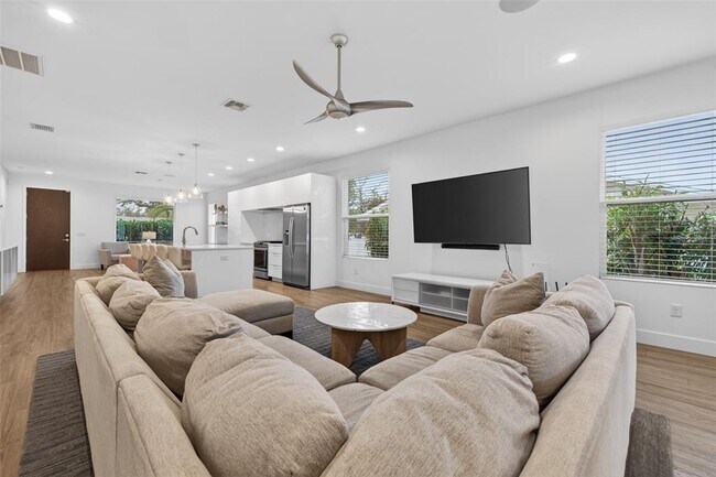 Building Photo - 6163 2nd Ave S