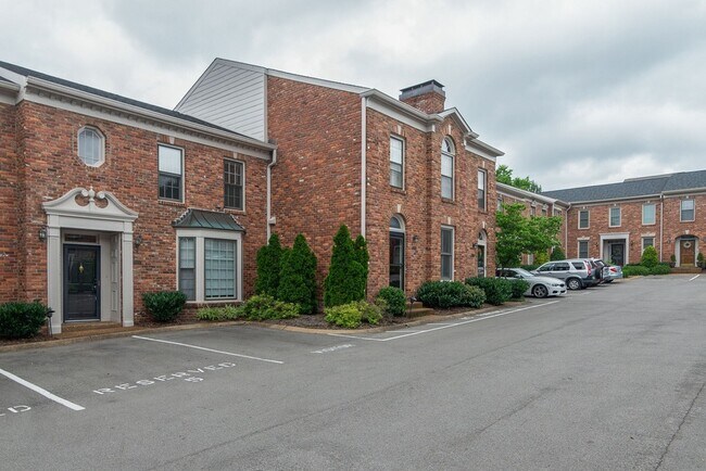 Building Photo - 2040 Graybar Ln