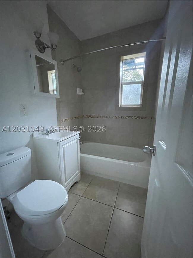 Building Photo - 420 SW 25th Terrace