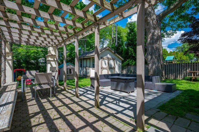 Building Photo - Rare Harbor Heights Rental | 4BR Colonial with Parking & Fenced Yard