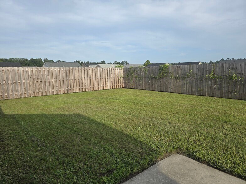 Building Photo - 111 Quarterhorse Dr