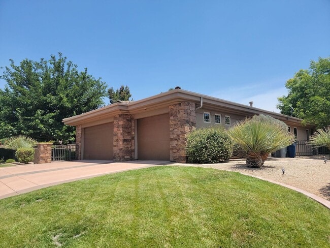 Primary Photo - Stylish 4 Bedroom Home with Large Living S...