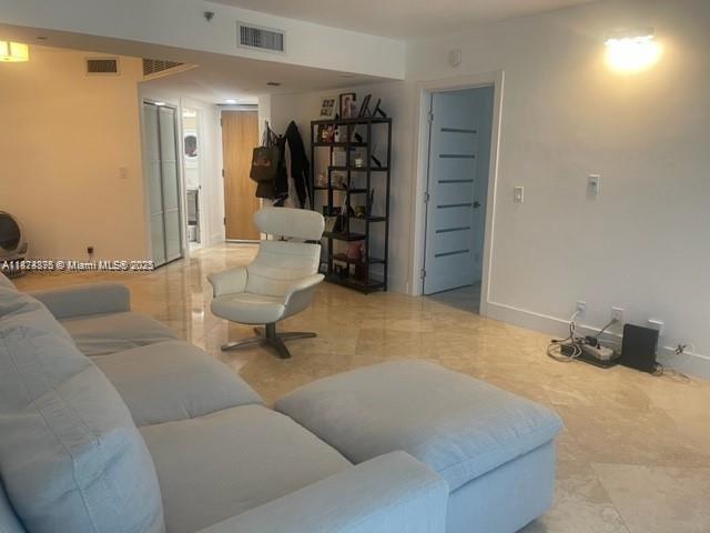 Building Photo - 20185 E Country Club Dr