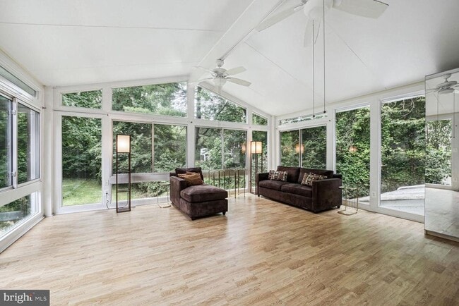 Building Photo - 7009 Capitol View Dr