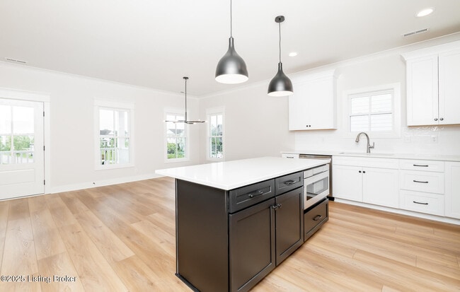 Building Photo - 6100 Passionflower Dr