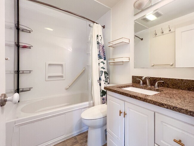 Building Photo - 2bd/1ba Seattle House