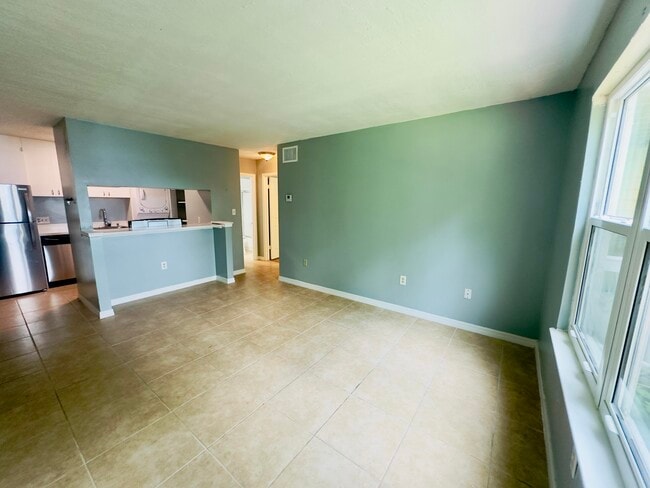 Building Photo - 225 S Tropical Trail