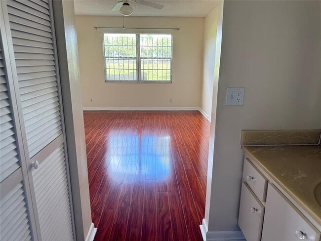 Building Photo - 701 SW 128th Ave