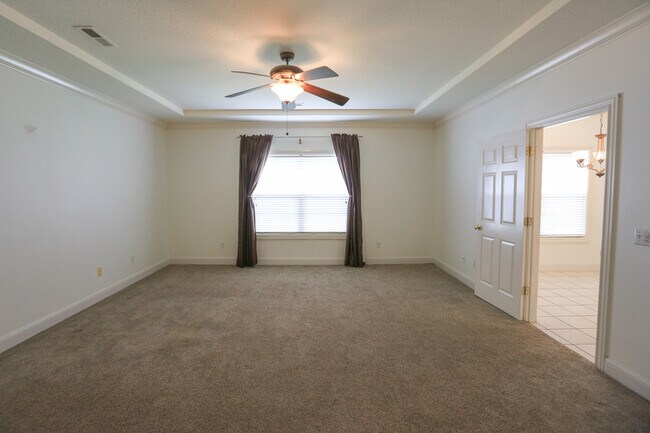 Building Photo - 303 Cross Ln