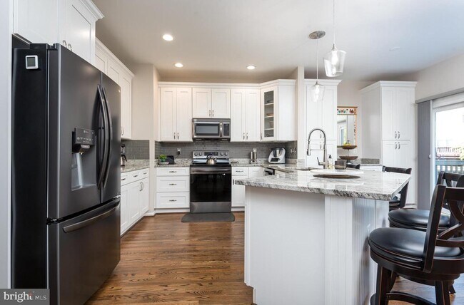 Building Photo - 6326 Dunman Way