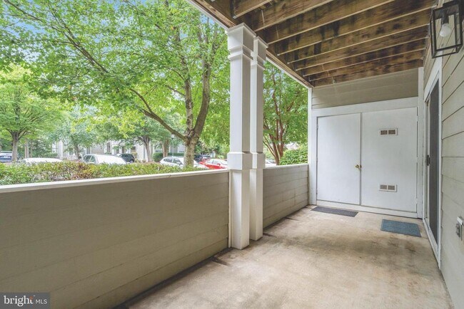 Building Photo - 1701 Lake Shore Crest Dr