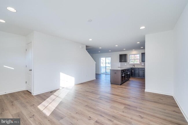 Building Photo - 192 Ludgate Mnr