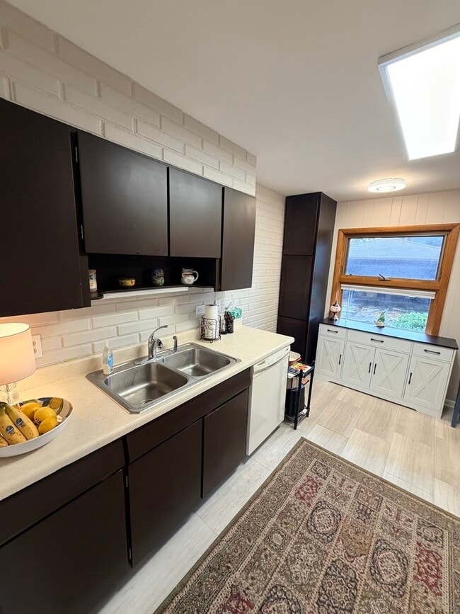 Building Photo - 137 Richard Ave