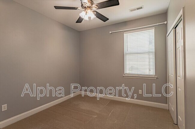 Building Photo - 135 Raven Hill Way