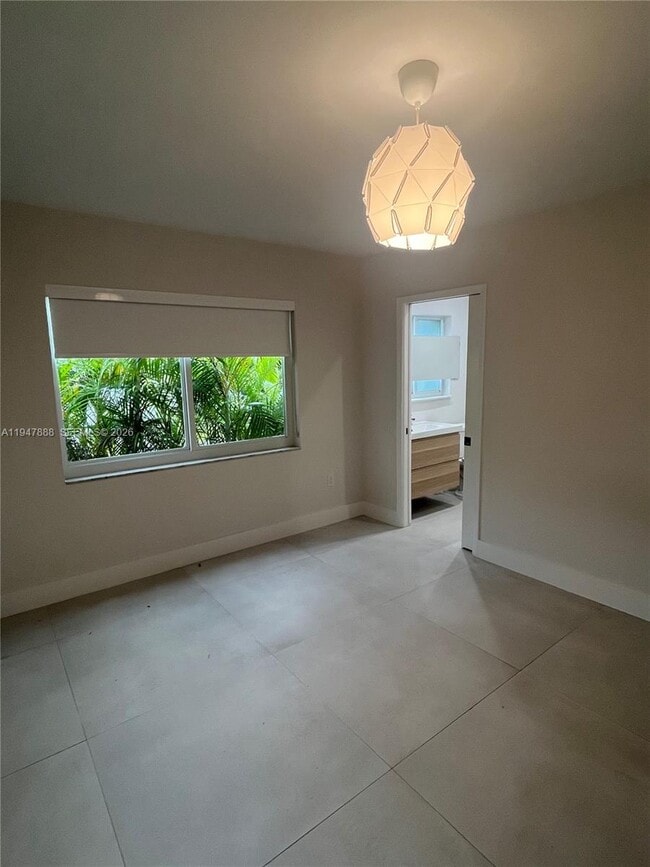 Building Photo - 337 SW 23rd Rd