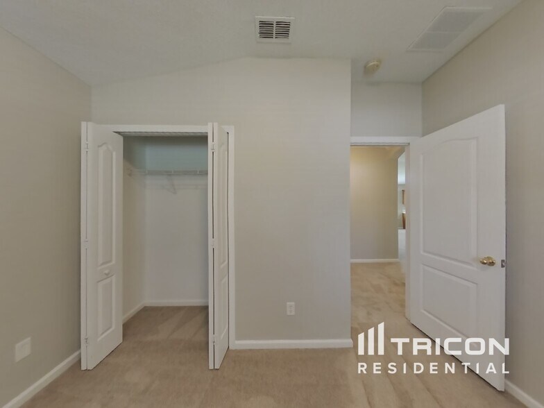 Building Photo - 892 Bonaparte Landing Ct