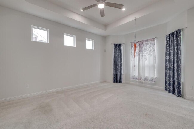 Building Photo - 14921 Iveans Way