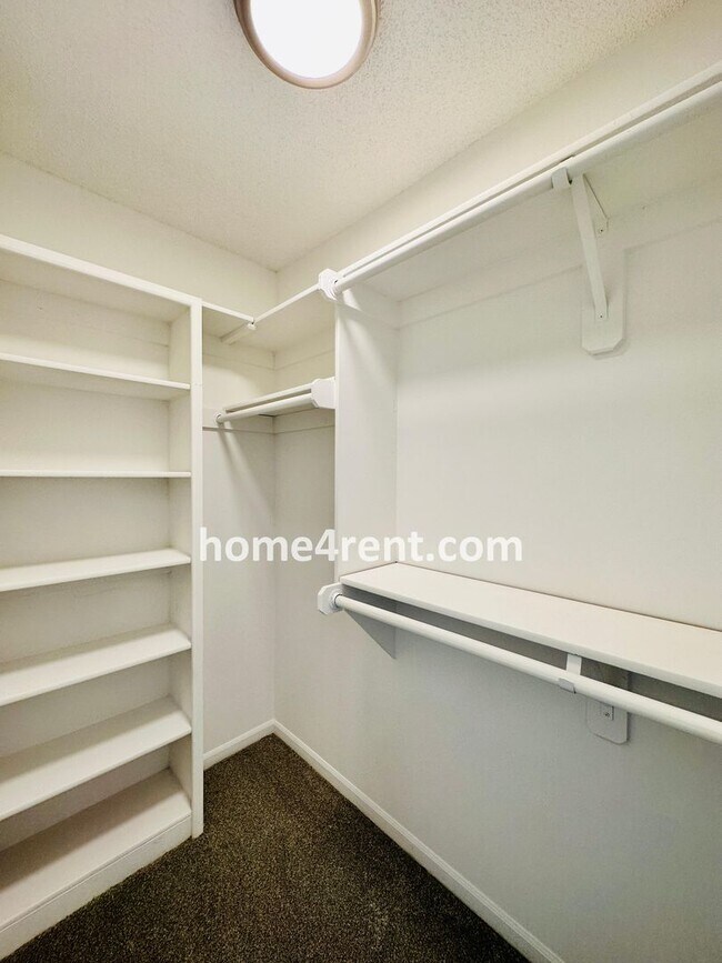 Building Photo - Wonderful Belton Home w/ Wood Floors, Finished Basement and Fenced Yard!