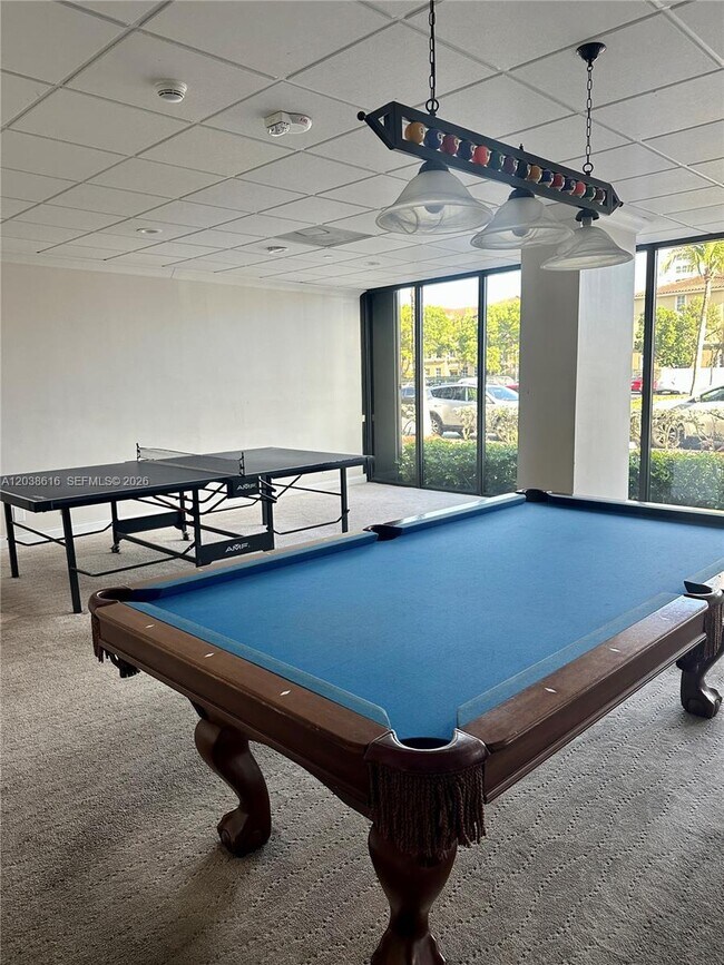 Building Photo - 2049 S Ocean Dr