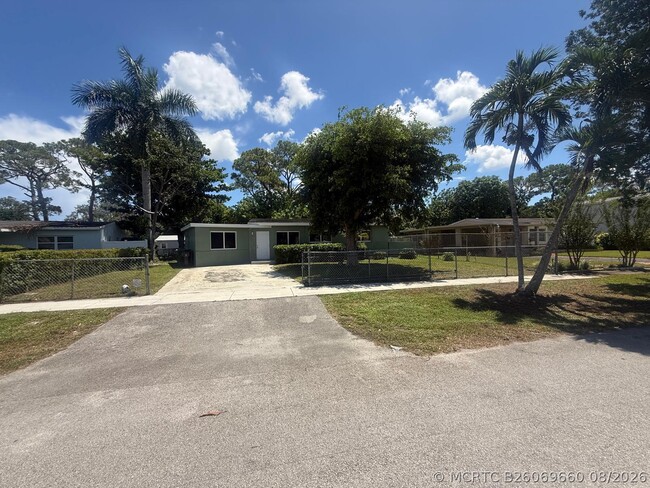 Building Photo - 630 E Dayton Cir