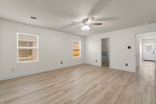Building Photo - 16859 Blackberry Lily Ln
