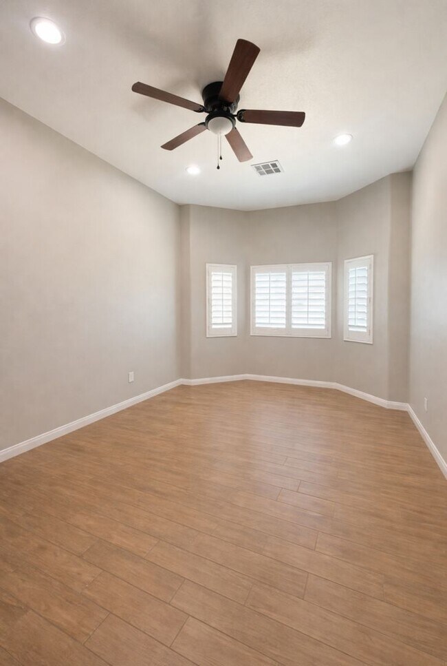 Building Photo - Executive Retreat in Brawley: Spacious 5-Bedroom Home Ideal for Corporate Stays or Refined Family...