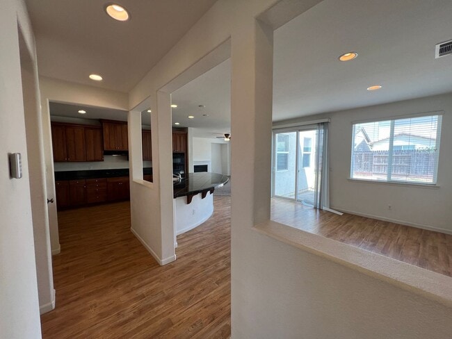 Building Photo - 2553 Acapulco Way