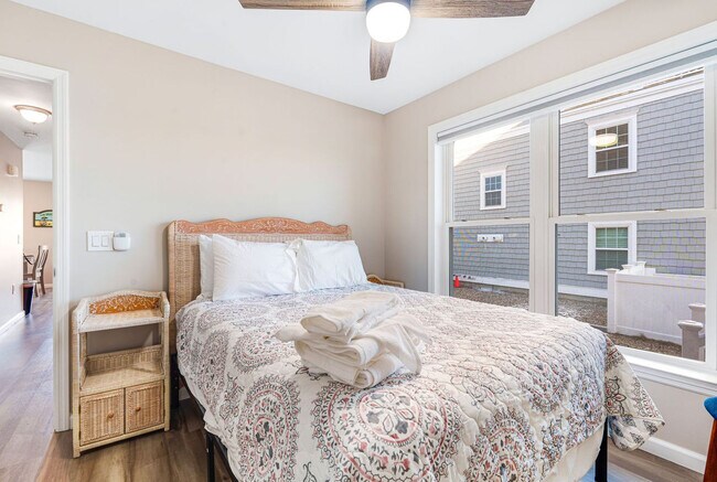 Building Photo - 12 Epping Ave