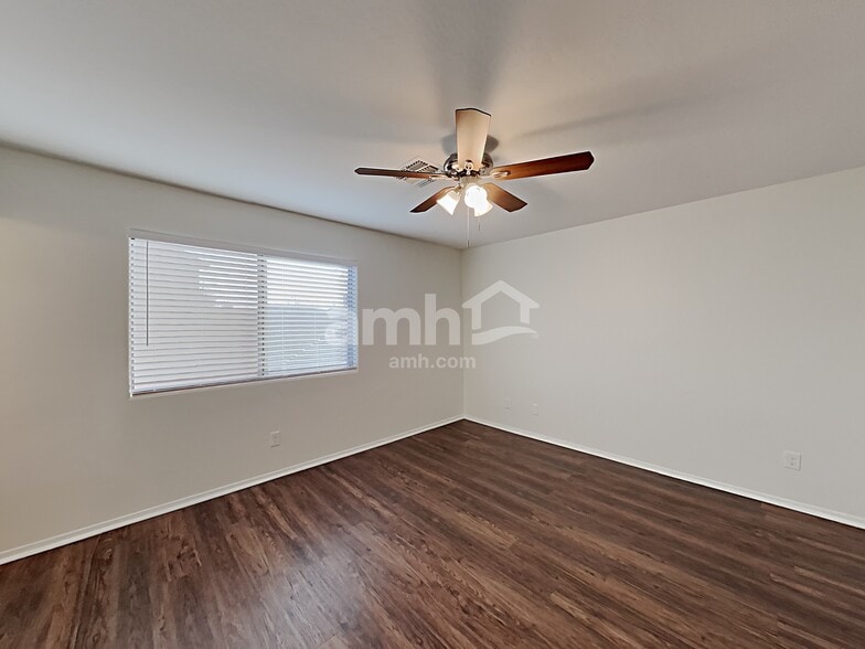 Building Photo - 25753 W Winslow Ave