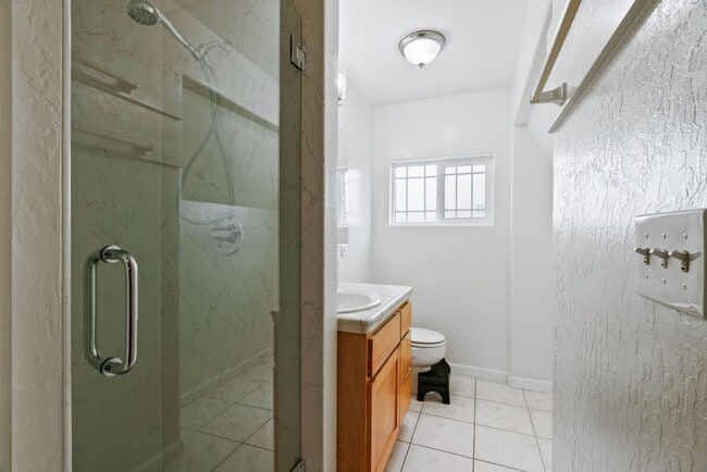 Building Photo - 531 Dufour St
