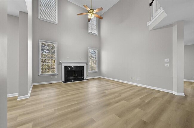 Building Photo - 137 Towne Park Dr