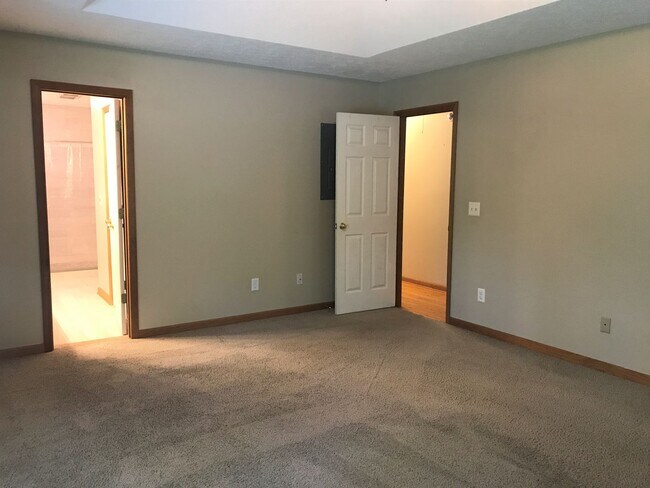 Building Photo - Stunning 3 Bedroom Home with Bonus Room