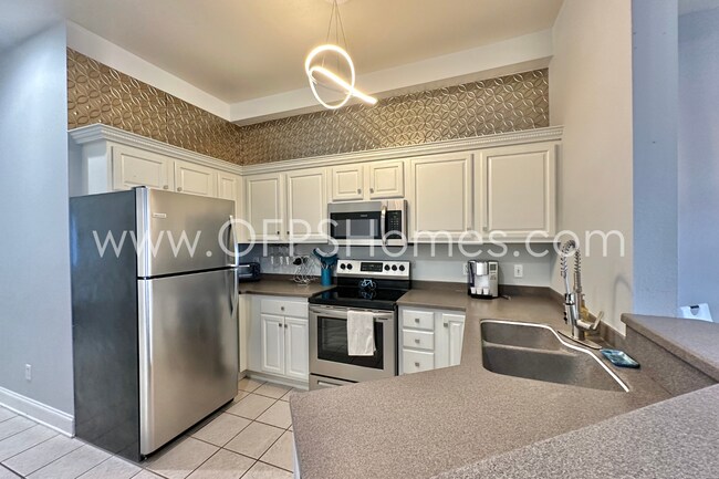 Building Photo - 3/3 DESTIN CONDO... Minutes from the beach!!