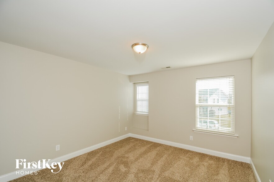 Building Photo - 239 Plymouth Dr