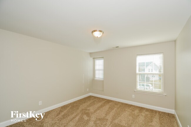 Building Photo - 239 Plymouth Dr