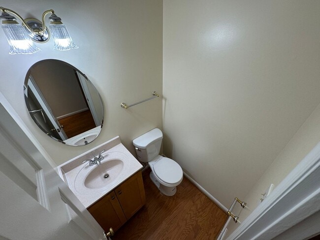 Building Photo - Well-Maintained 3 Bed 3.5 Bath Townhome Wi...