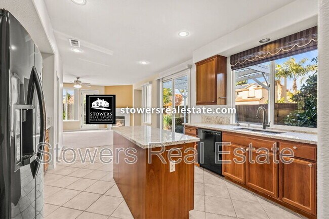 Building Photo - 1570 Eastlake Cir