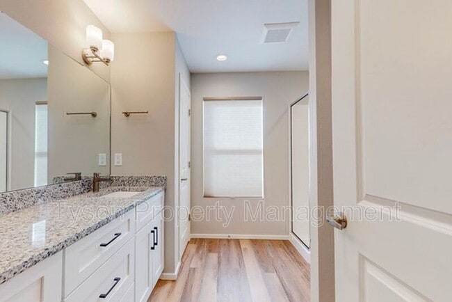 Building Photo - 4571 Villa Loma Ln NE