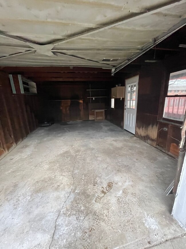 Building Photo - Newly Renovated 4-Bedroom Ranch with Basem...