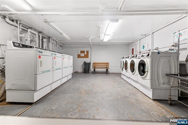 Building Photo - 250 Franklin Turnpike