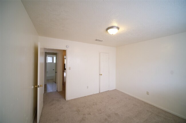Building Photo - 12327 Shannon Hills Dr