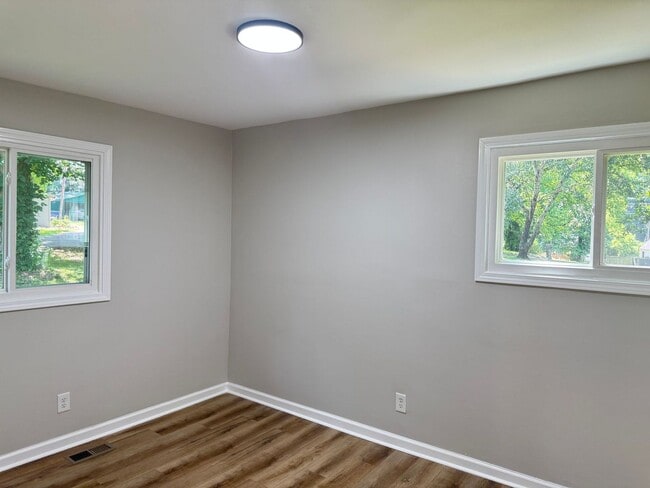 Building Photo - Great Home Conveniently Located! 3 Bed 1 B...