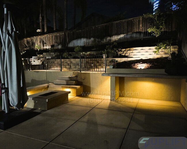 Building Photo - Beautiful 3-Bedroom Home Near Parks, Shopping, and Dining