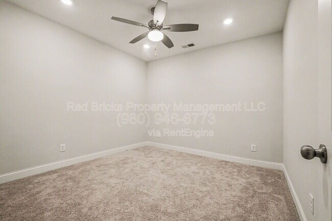 Building Photo - 7907 Moon Hl Pl