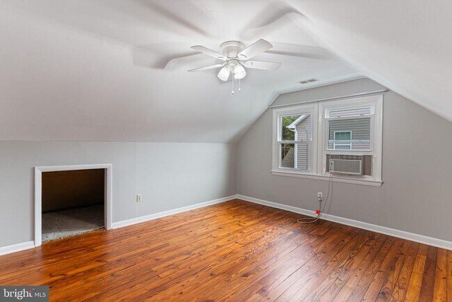Building Photo - 4023 Poplar St