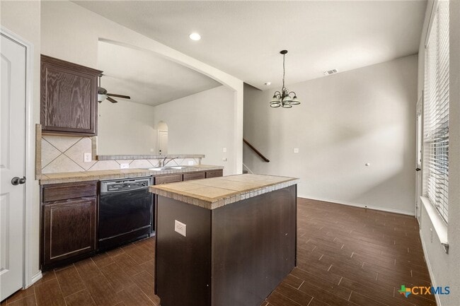 Building Photo - 570 Creekside Cir